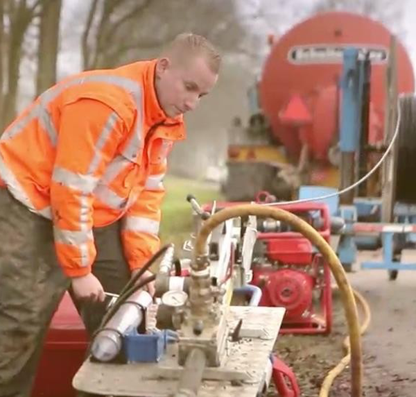 Cable blowing machine